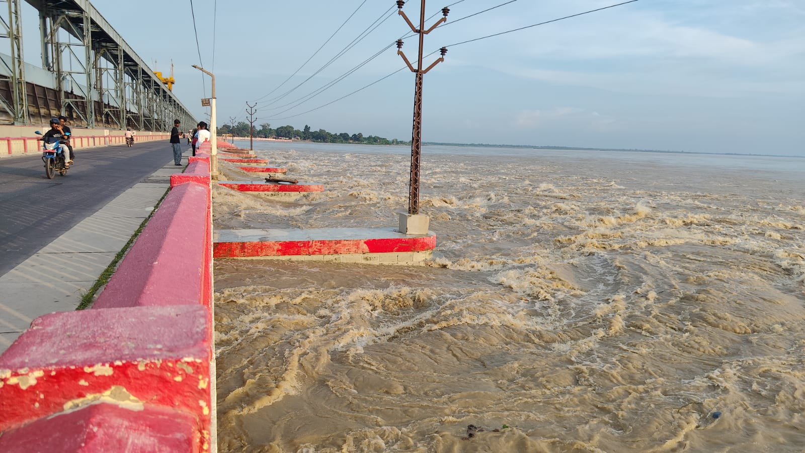 <span class='c1'>कोशी ब्यारेजमा पानीको बहाव २ लाख २९</span> <span class='c2'>हजार क्युसेक प्रतिसेकेण्ड, सतर्कता अपनाउन आग्रह</span>