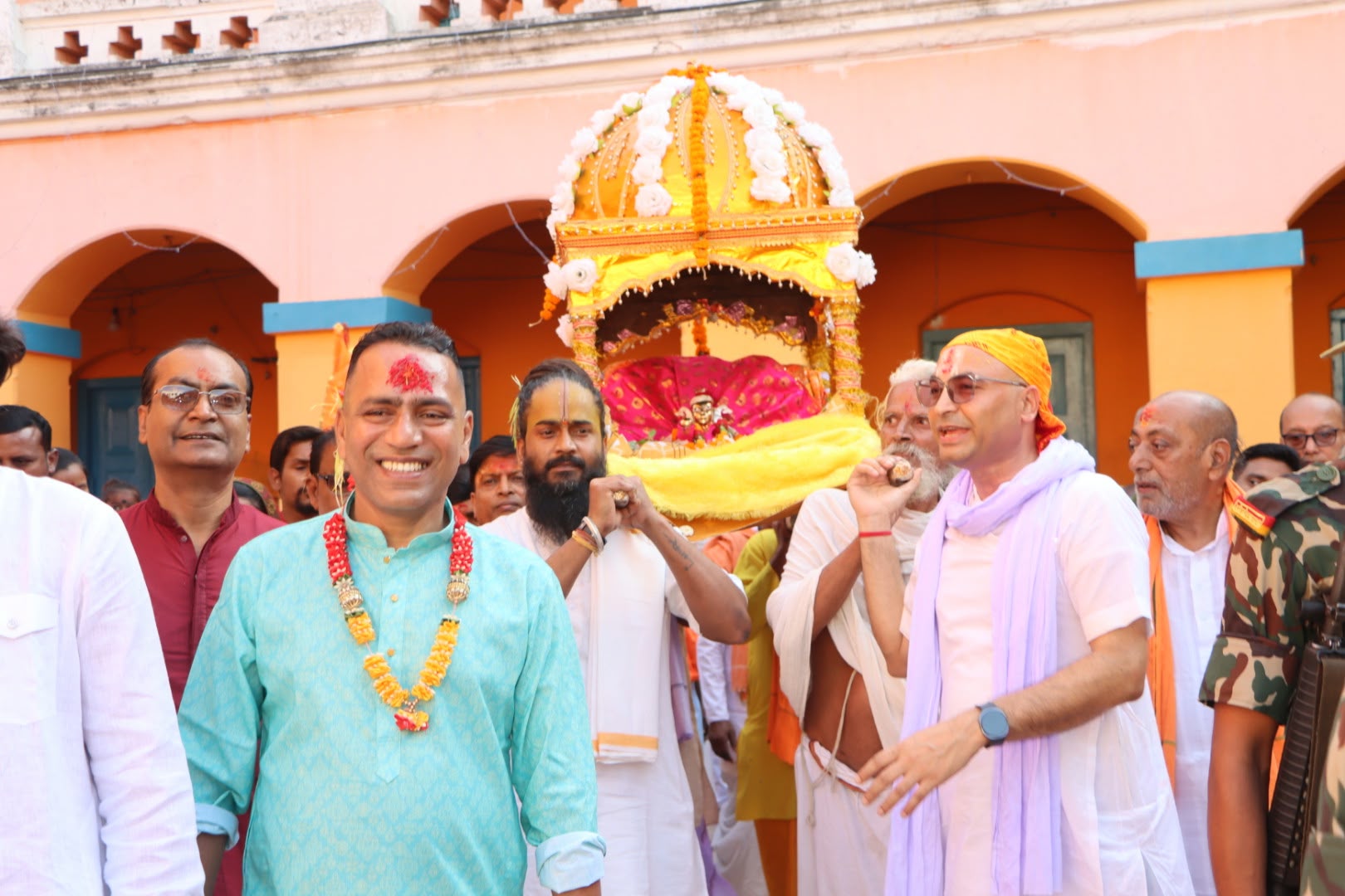 <span class='c1'>मटिहानीस्थित लक्ष्मीनारायण मठबाट</span> <span class='c2'>विजयादशमीको शोभायात्रा निकालियो</span>