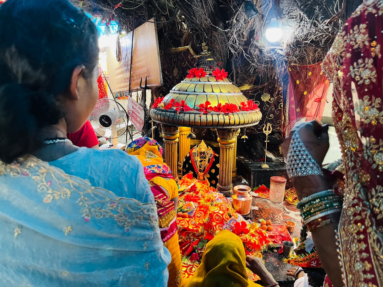 <span class='c1'>रंगेलीको संसारीमाई मन्दिरमा धुमधामका साथ</span> <span class='c2'>पूजापाठ, शनिबार फूलपाती बढाइँ</span>