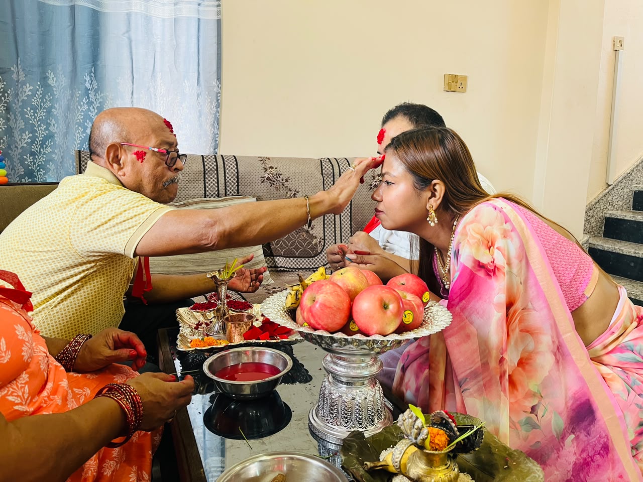 <span class='c1'>टीकाको दोस्रो दिनः मान्यजनबाट</span> <span class='c2'>आशीर्वाद लिने क्रम जारी</span>