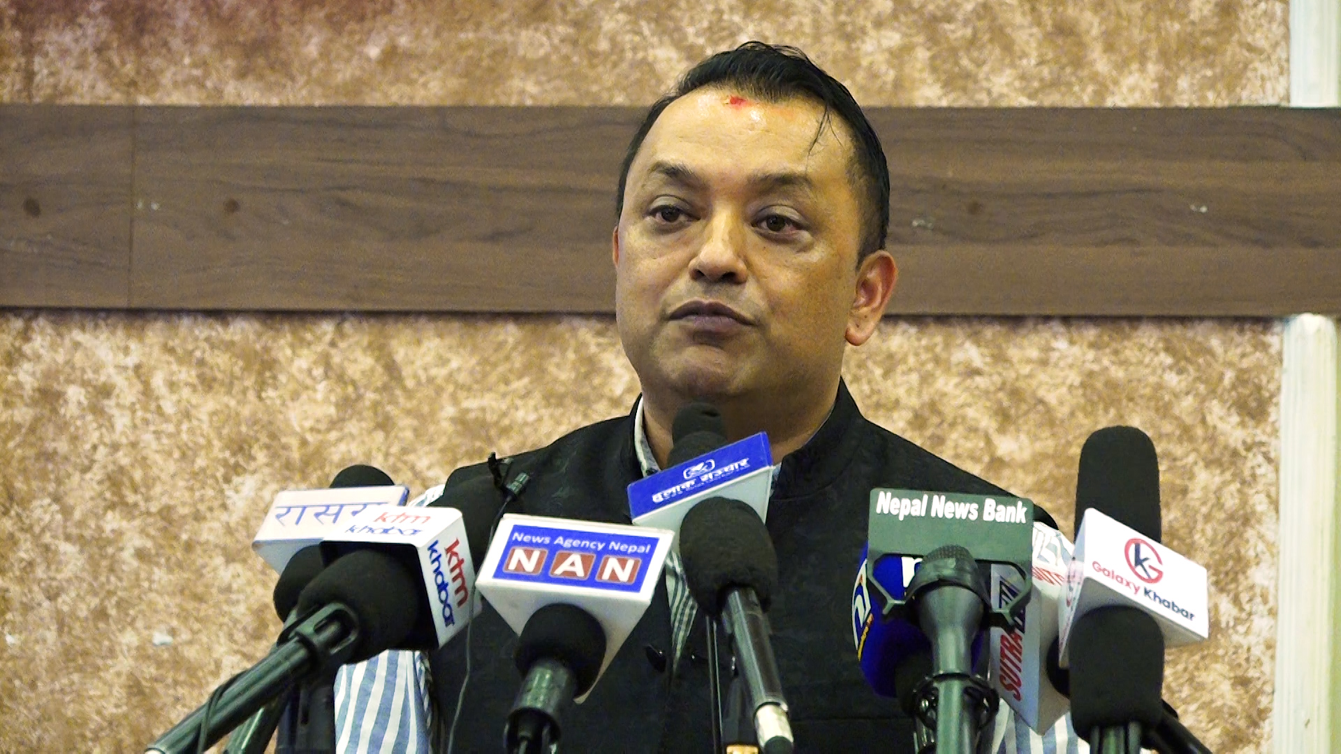 <span class='c1'>नेपाली क्रिकेटले आगामी दिनमा अझ धेरै</span> <span class='c2'>उचाइ हासिल गरोस् : गगन थापा</span>