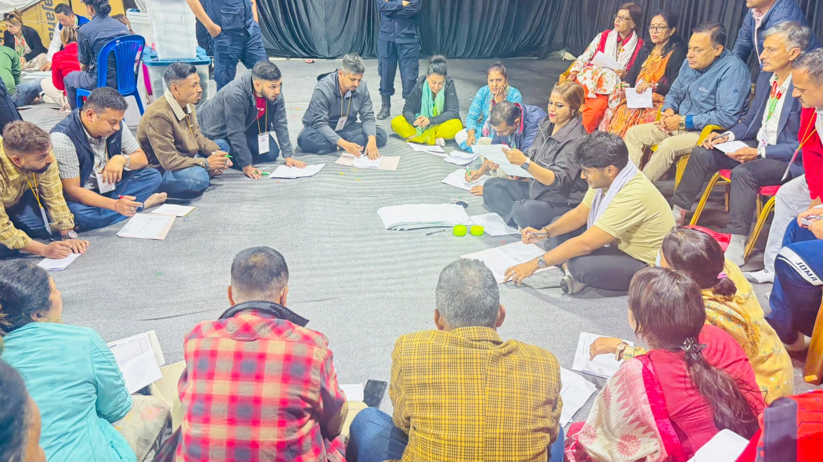 <span class='c1'>काङ्ग्रेसको मतगणना</span> <span class='c2'>२३ ठाउँमा</span>