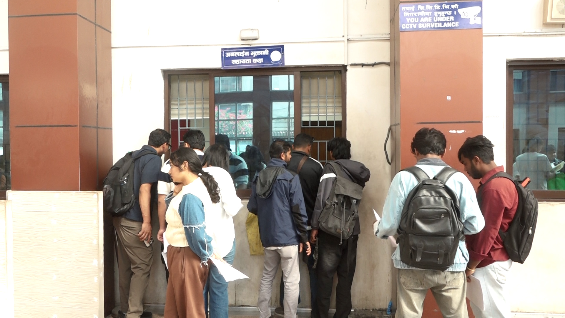 <span class='c1'>सरकारी वेबसाइट तथा अनलाइन प्रणालीहरू</span> <span class='c2'>सञ्चालनमा, केही सेवामा अझै समस्या</span>