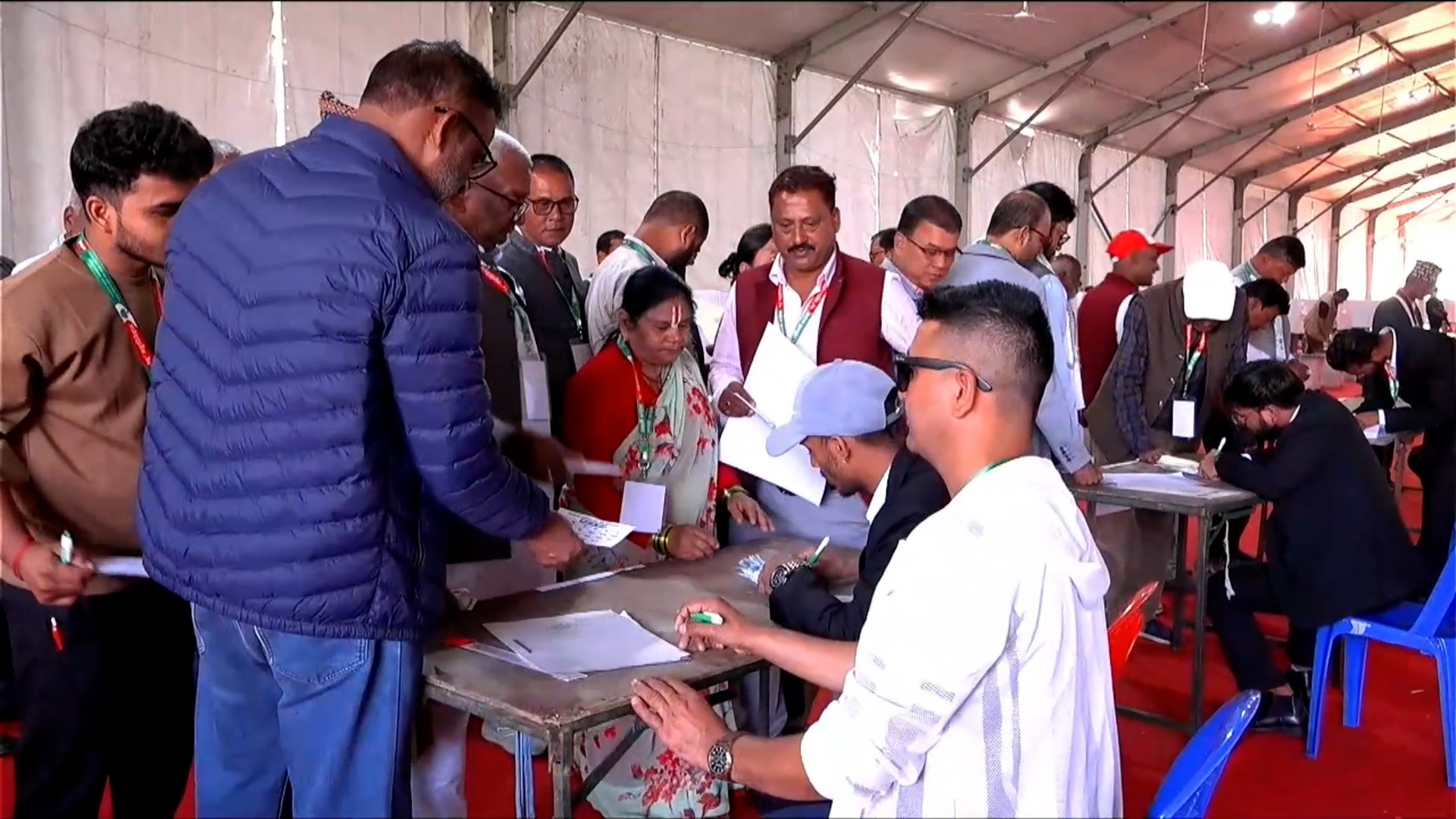 <span class='c1'>कांग्रेस महाधिवेशन : मतदानस्थलमा चहलपहल,</span> <span class='c2'>कति खस्यो मत ?</span>