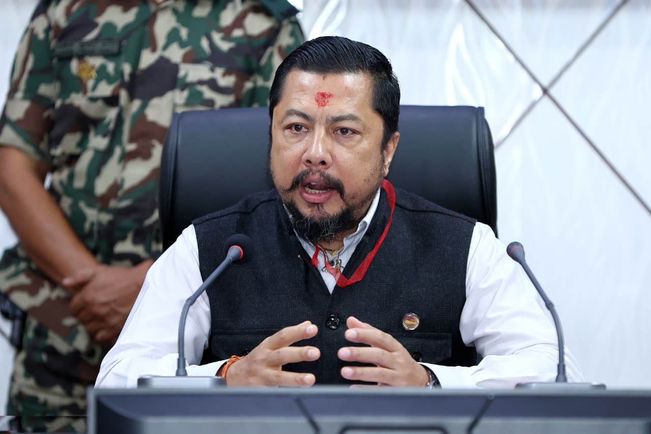 <span class='c1'>७३ प्रतिशत नागरिकले भौतिक रुपमा काउन्टरमा गएर</span> <span class='c2'>महसुस तिर्छन्, समय वचत गर्न आग्रह</span>