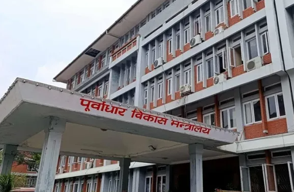 <span class='c1'>सवारी दर्ता र नामसारीमा धनी</span> <span class='c2'>स्वयं उपस्थित हुन नपर्ने</span>