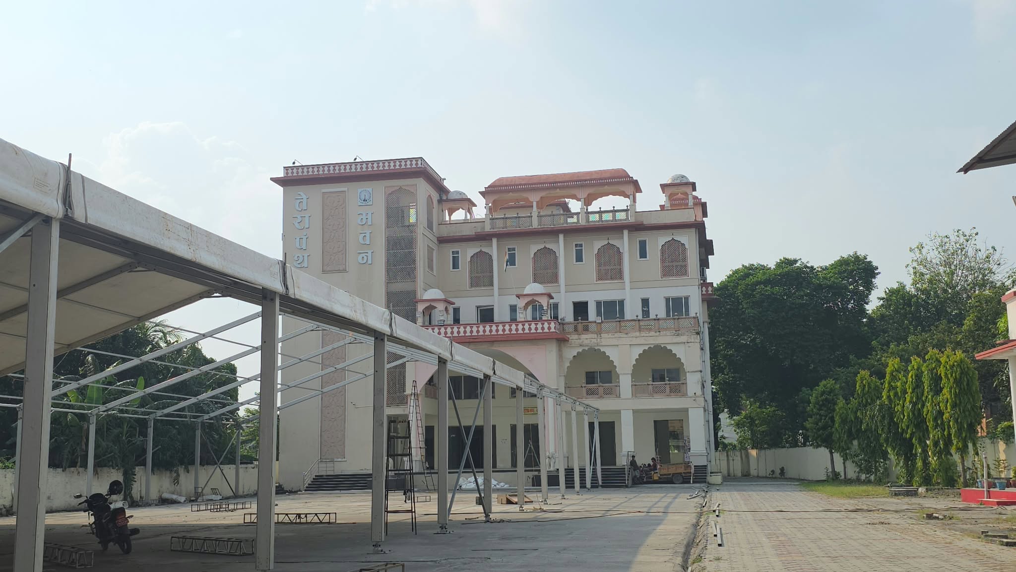 <span class='c1'>विराटनगरको जैन भवनमा हुन लागेको विराट ट्रेड</span> <span class='c2'>फेयरको तयारी तीव्र, स्टल निर्माण धमाधम</span>